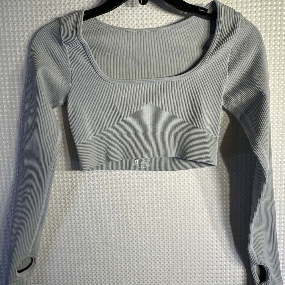 OQQ Women's Crop Top Ribbed Seamless Workout Exercise Long Sleeve Crop Small EUC